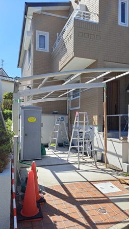 大阪市中央区にてカーポート屋根取付を行いました