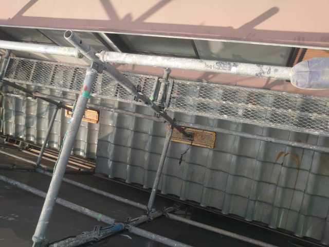 壁際の瓦納まり