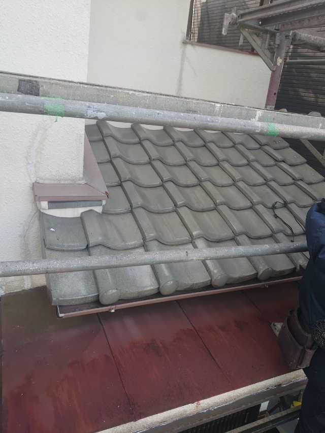 下屋の瓦仕上がり