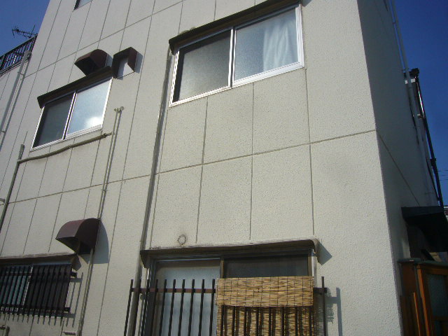 大阪市住吉区で外壁塗装とシーリング打ちの調査に行ってきました。