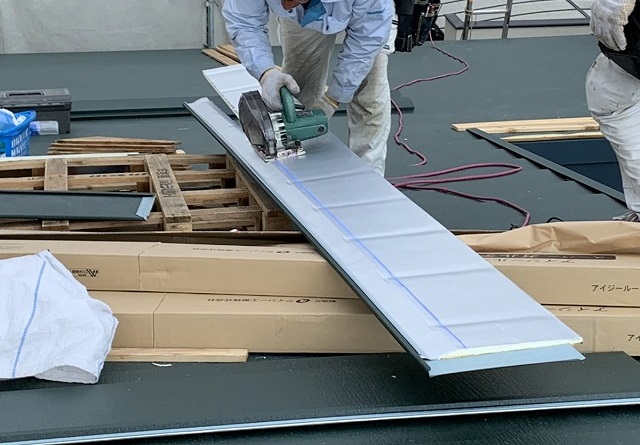 屋根葺き替え　ガルバリウム鋼板　サイズ調整