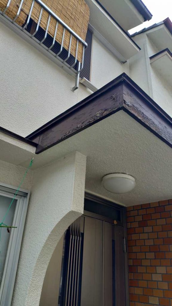 玄関庇角の木部劣化