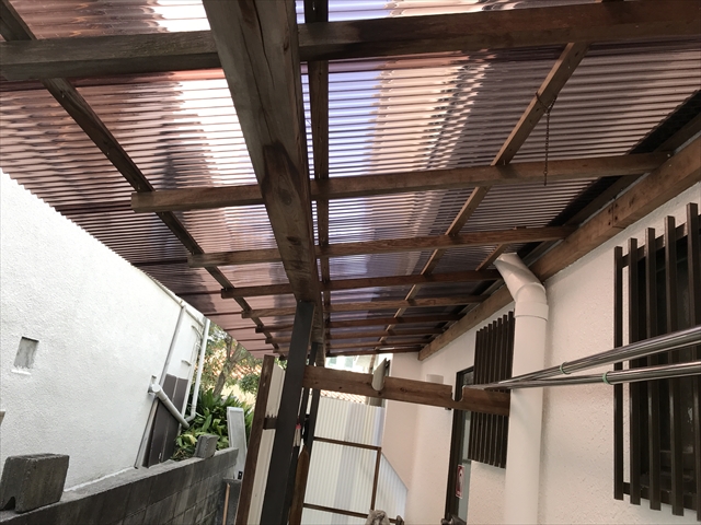 波板貼りつけ