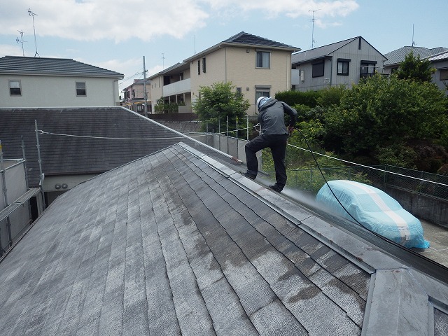 屋根の洗浄作業