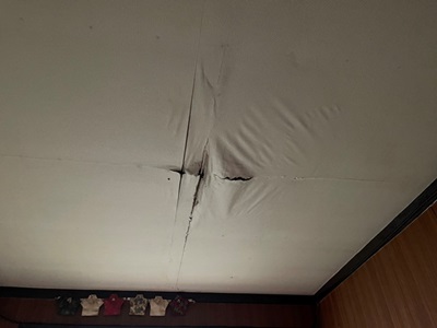 吹田市にて天井からの雨漏りの現場調査を行いました